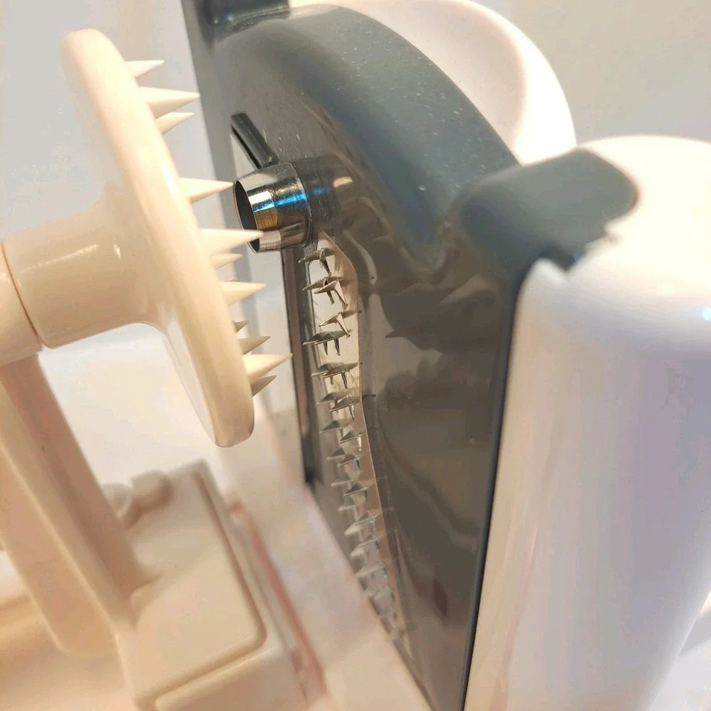 Spiralizer - A manual food slicer designed for slicing vegetables Unbranded